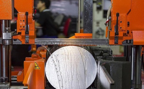 宜黄立式金属带锯床切削出现跑带故障解决方法！